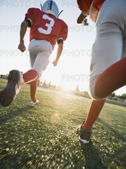 Football players running on field. Date : 2008