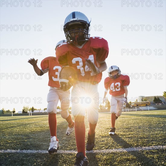 Football players running on field. Date : 2008