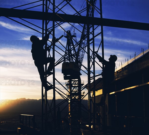 Workers climbing towers of construction site in Las Vegas. Date : 2008