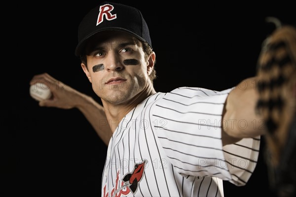 Close up of pitcher throwing baseball. Date : 2008