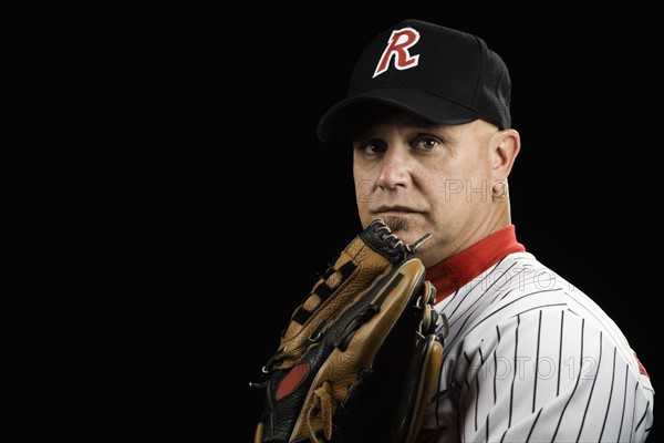 Portrait of pitcher with baseball glove. Date : 2008