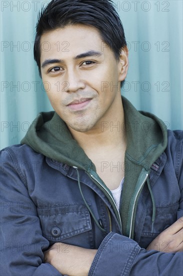 Close up of man posing with arms crossed. Date : 2008