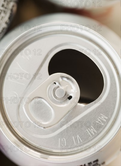 High angle view of empty cans. Photographe : Jamie Grill