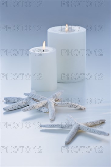 Starfish and candles. Photographe : Daniel Grill