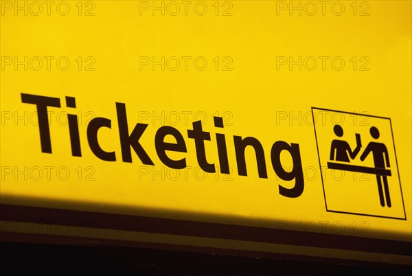 Ticketing sign. Photographe : fotog