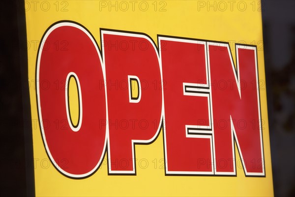 Open sign. Photographe : fotog