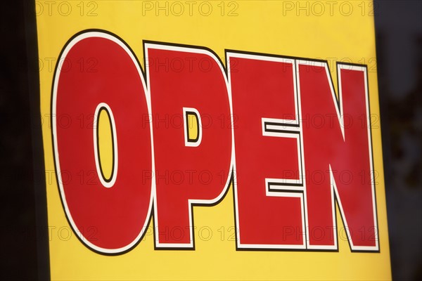 Open sign. Photographe : fotog