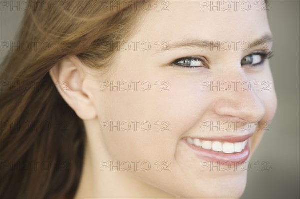 Portrait of young woman. Photographe : PT Images