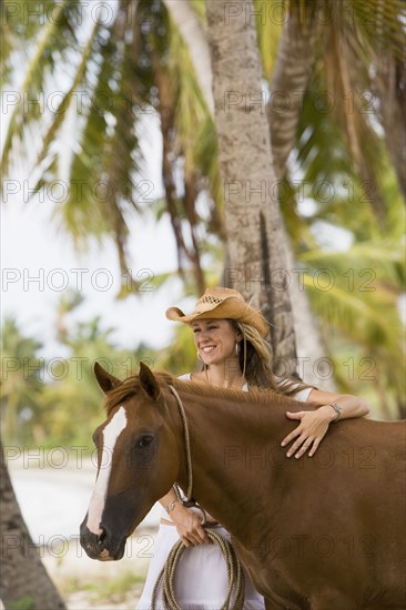 Woman horseback riding. Photographe : mark edward atkinson