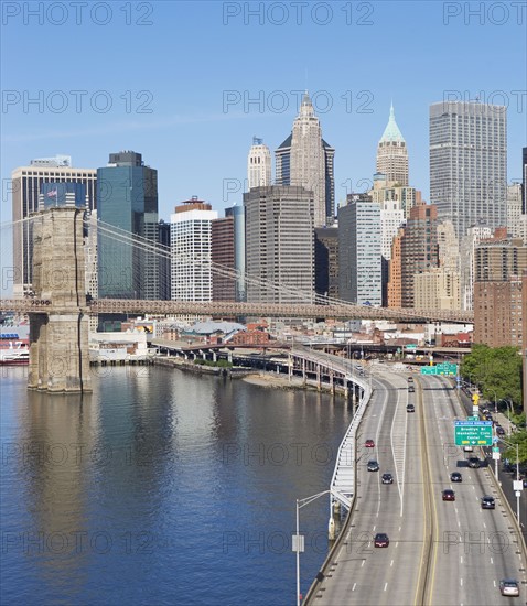 Waterfront cityscape. Photographe : fotog