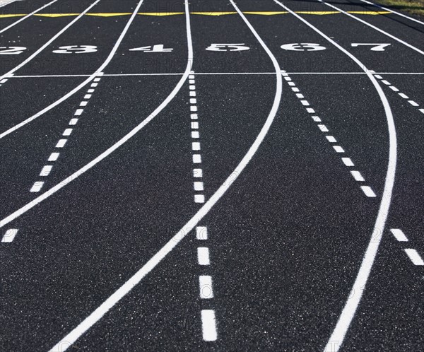 Lanes on running track. Photographe : fotog