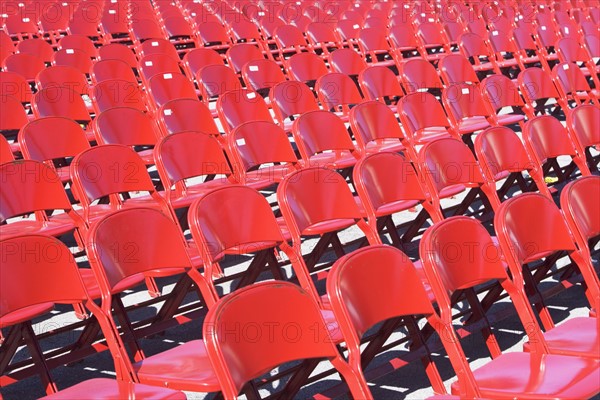 Empty stadium seats. Photographe : fotog