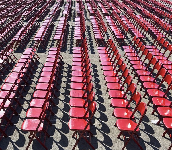 Empty stadium seats. Photographe : fotog