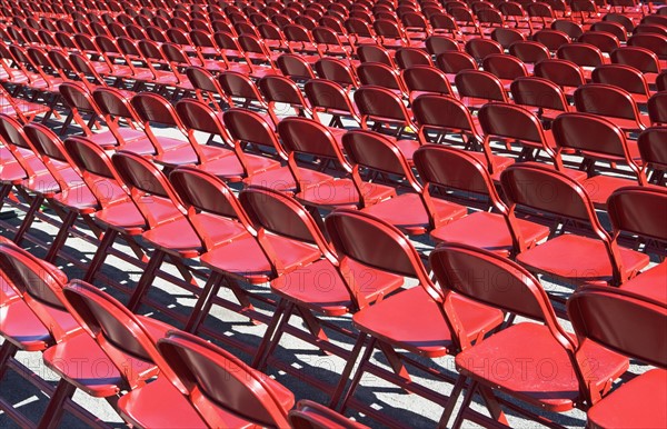 Empty stadium seats. Photographe : fotog