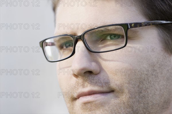 Close up of unshaven businessman. Photographe : PT Images