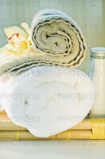 Spa towels and tropical flower. Photographe : Daniel Grill