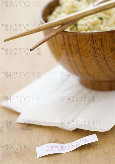 Asian noodle bowl and fortune. Photographe : Jamie Grill