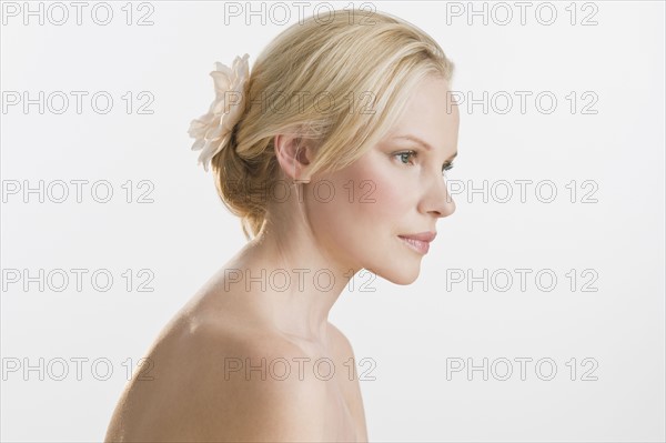 Profile portrait of woman. Photographe : Daniel Grill