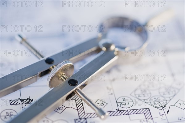 Drawing compass and blueprints. Photographe : Daniel Grill