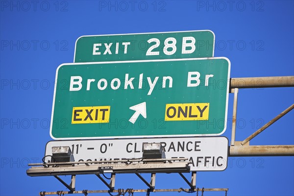 Brooklyn Bridge exit sign. Photographe : fotog