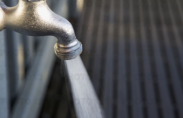 Close up of water spout. Photographe : fotog