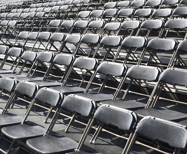 Empty stadium seats. Photographe : fotog