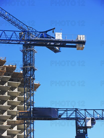 Building under construction and crane. Photographe : fotog