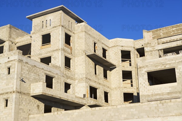 Brick building under construction. Photographe : fotog