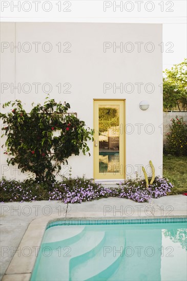 Backyard swimming pool. Photographe : Sarah M. Golonka