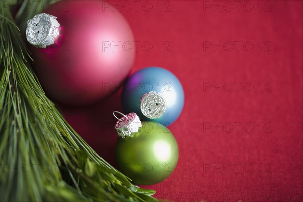 Christmas ornaments. Photographe : Kristin Lee