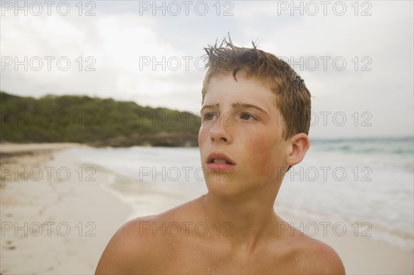 Portrait of boy on beach. Photographe : mark edward atkinson