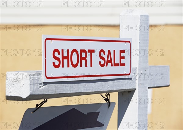 Short sale sign. Photographe : fotog