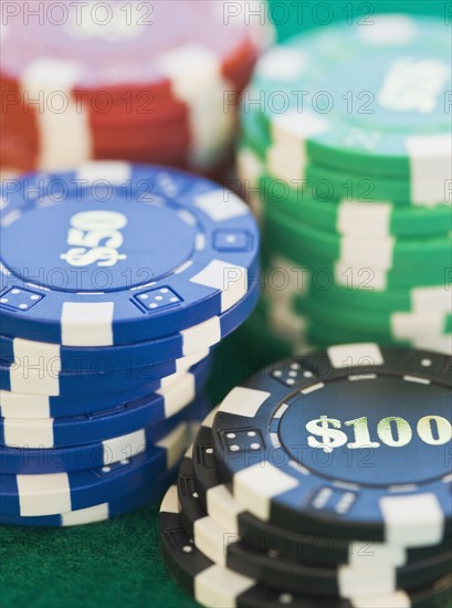 Stack of poker chips. Photographe : Christopher Grill