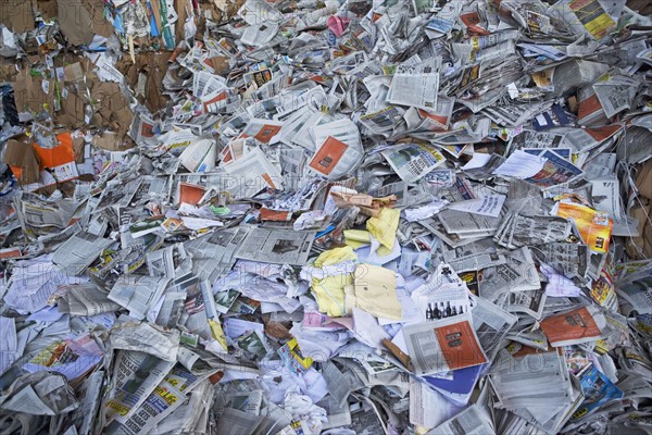 Paper at recycling plant. Photographe : fotog