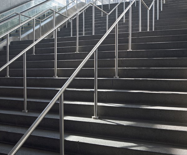 Low angle view of staircase. Photographe : fotog