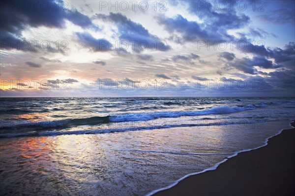 Seascape at sunset. Photographe : fotog