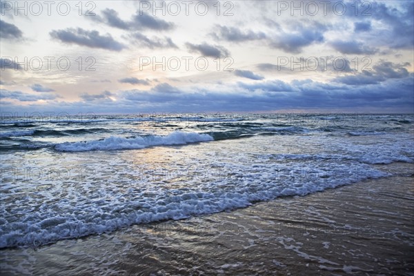 Seascape at sunset. Photographe : fotog