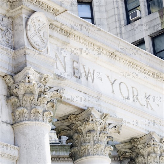 Architectural detail on urban building. Photographe : Jamie Grill