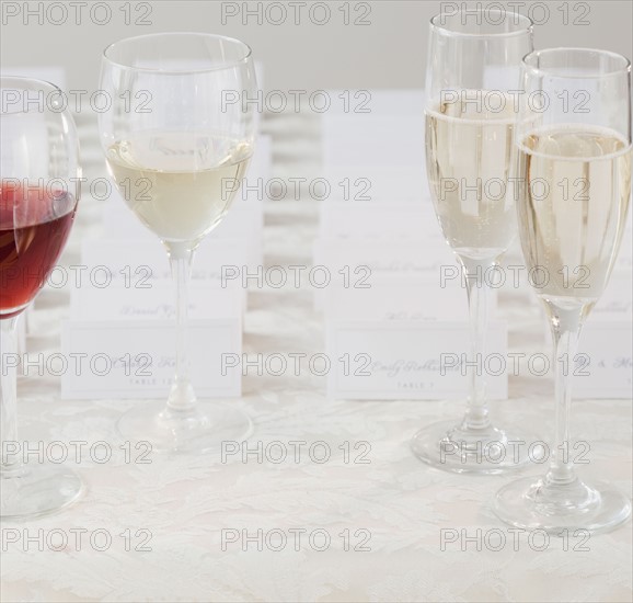 Wedding table place cards. Photographe : Jamie Grill