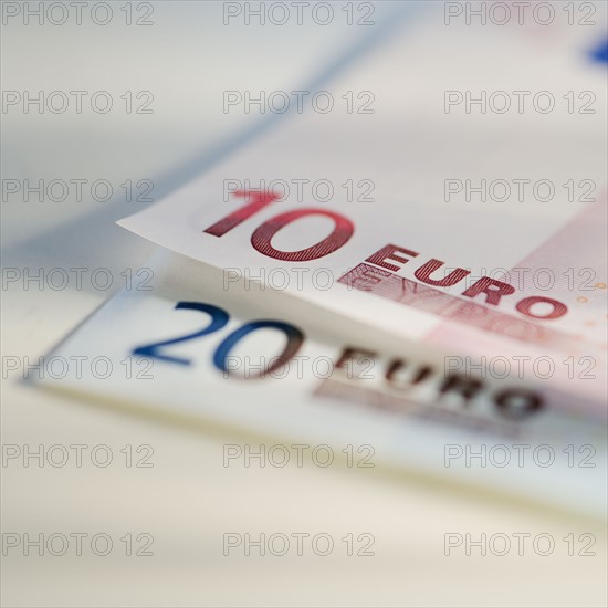 10 and 20 euro notes.