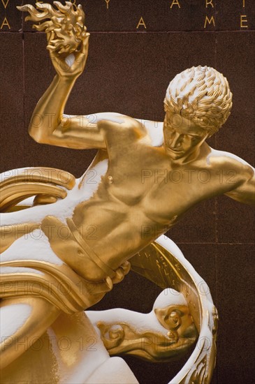 Rockefeller Center Statue, New York City, New York, USA. Photographe : Daniel Grill