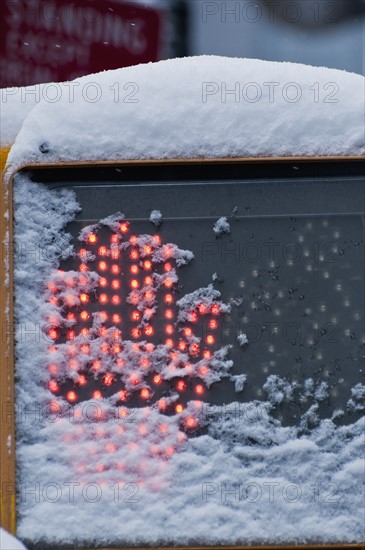 Close-up of traffic sign, New York City, New York, USA. Photographe : Daniel Grill