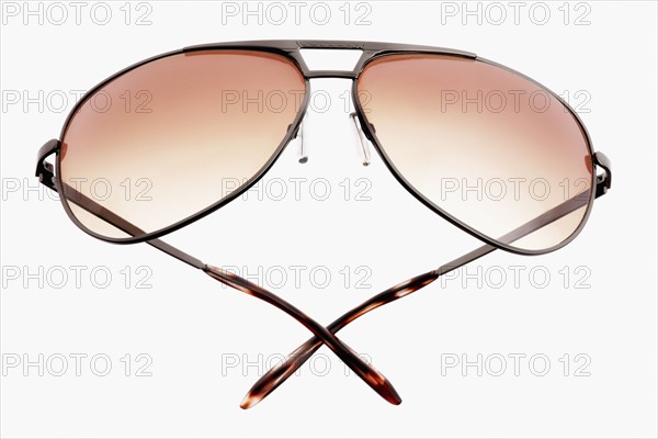Brown sunglasses. Photographe : Joe Clark