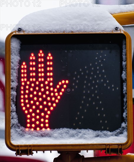 Close-up of traffic sign, New York City, New York, USA. Photographe : Daniel Grill