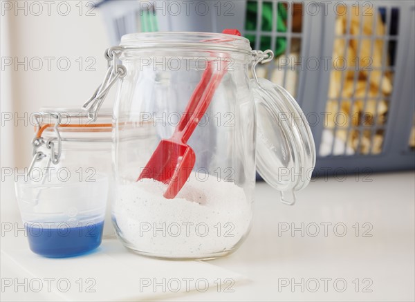 Detergent and washing powder by laundry basket. Photographe : Jamie Grill