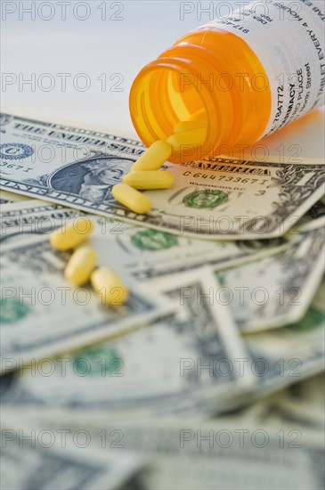 Pills on bank notes