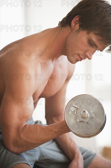 A man lifting weights