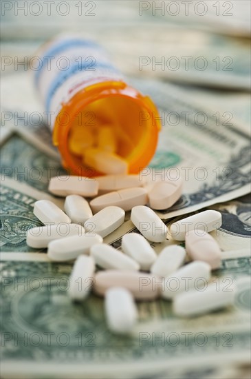 Pills on bank notes