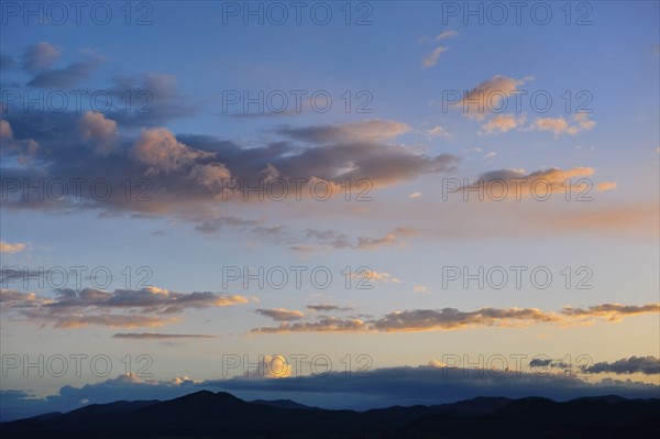 Scenic sky at dusk.