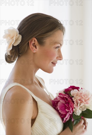 Bride holding bouquet of flowers.